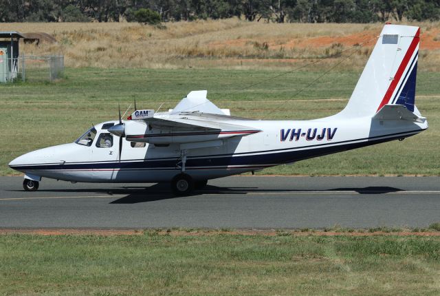 Aero Commander 500 (VH-UJV)