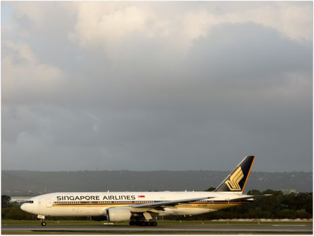 Boeing 777-200 (9V-SQM)
