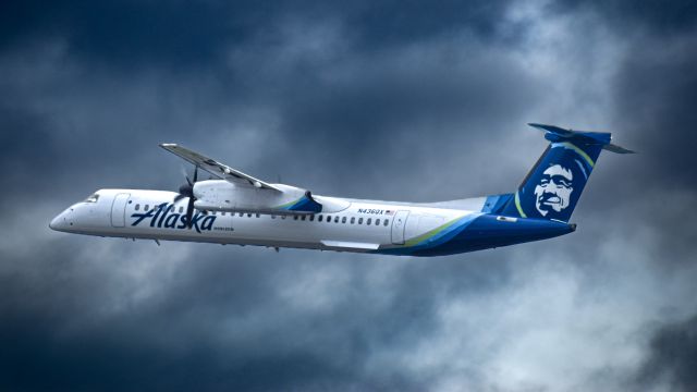 de Havilland Dash 8-400 (N436QX) - Alaska Horizon Dash 8 Q400 departing a moody, overcast Seattle. Sadly the airline retired their entire fleet of Q400s and the final flight was on January 26th, just yesterday. The Q400 had been in operation for more than two decades with Alaska Horizon. Sad to see them go...