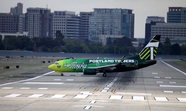 Boeing 737-800 (N607AS) - Taxiing across 30R to Terminal B, after landing on 30L.  City of San Jose skyline, in background  07-07-2015