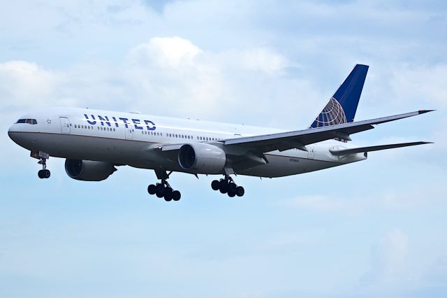 Boeing 777-200 (N784UA)