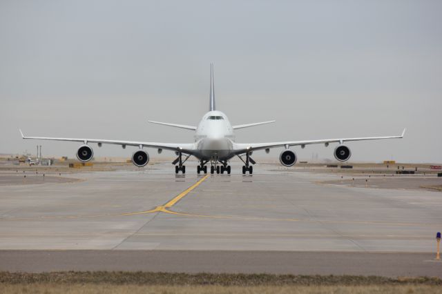 Boeing 747-400 (D-ABVT) - On taxiway Mike.