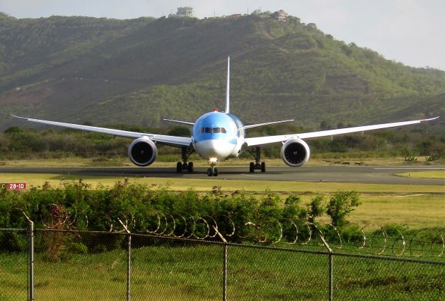Boeing 787-9 Dreamliner (G-TUIO)