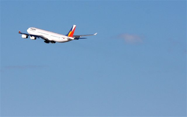 Airbus A340-300 (RP-C3432)