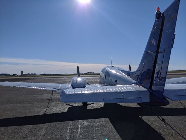 Beechcraft 55 Baron (N553W)