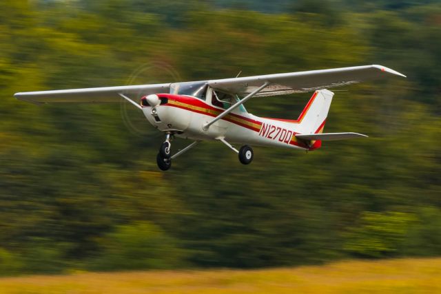 Cessna Commuter (N1270Q) - Cessna 150L N1270Q taking of from Wings Field (KLOM) 