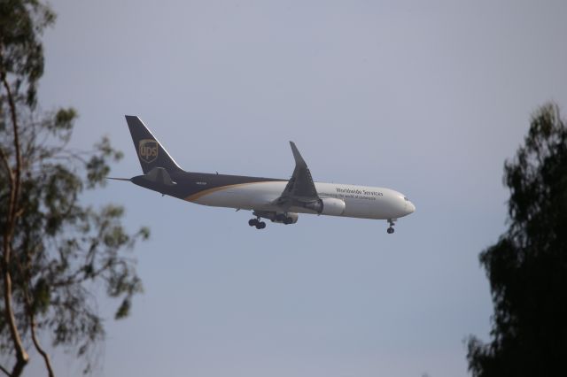 BOEING 767-300 (N357UP)