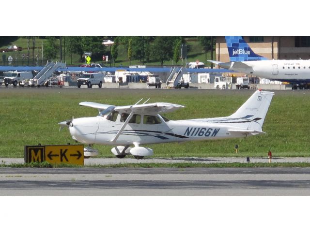 Cessna Skyhawk (N1166W)