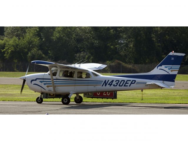 Cessna Skyhawk (N1727V)