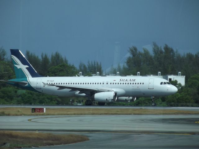 Airbus A320 (9V-SLB)