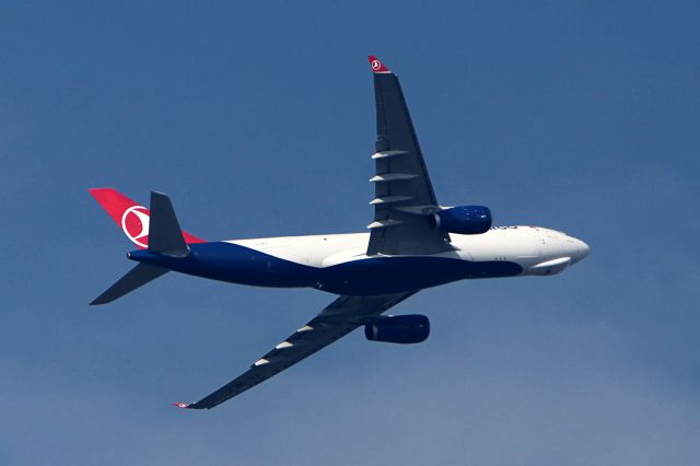 Airbus A330-200 (TC-MCZ) - BOTH MSN AND TURKISH COLOURS. EASTERLY DIRECTION AFTER TO FROM RNW 21.DATE 07-APR-2013.