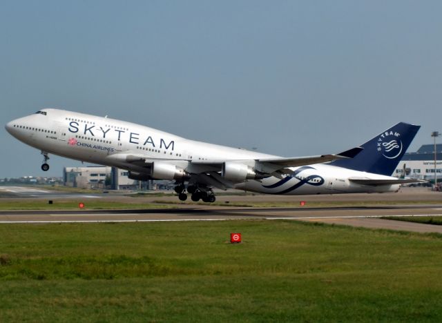 Boeing 747-400 (B-18206)