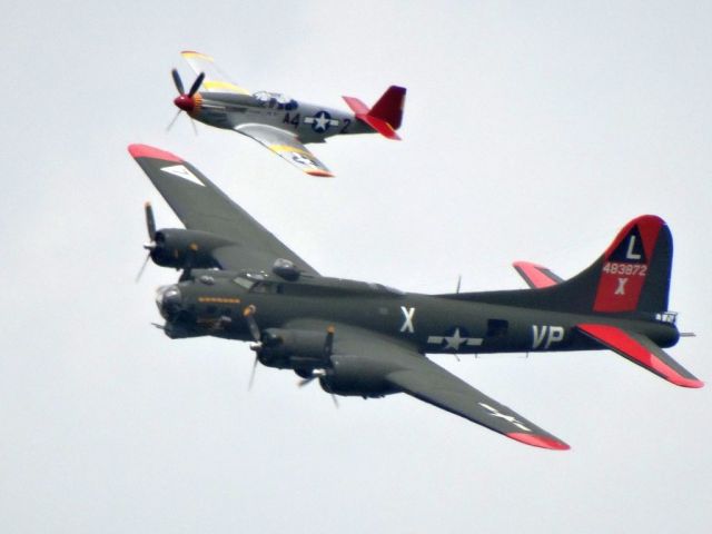 Boeing B-17 Flying Fortress (N7227C)