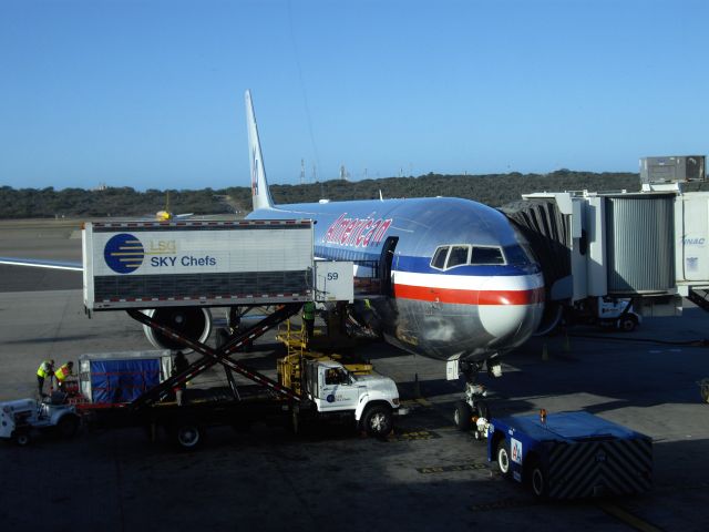 BOEING 767-300 (N377AN)