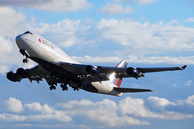 Boeing 747-400 (N664US) - Boeing 747-451 (c/n 24225). October 14, 2009.