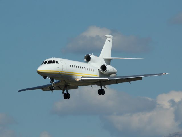 Dassault Falcon 900 (LX-EMO)
