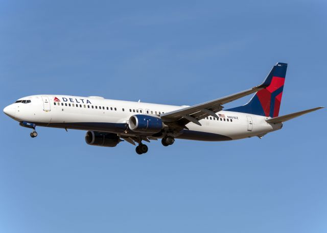 Boeing 737-900 (N801DX)