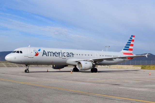 Airbus A321 (N172US) - Charter for the Pittsburgh Panthers