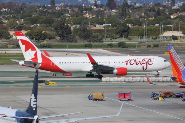 BOEING 767-300 (C-FMWY)