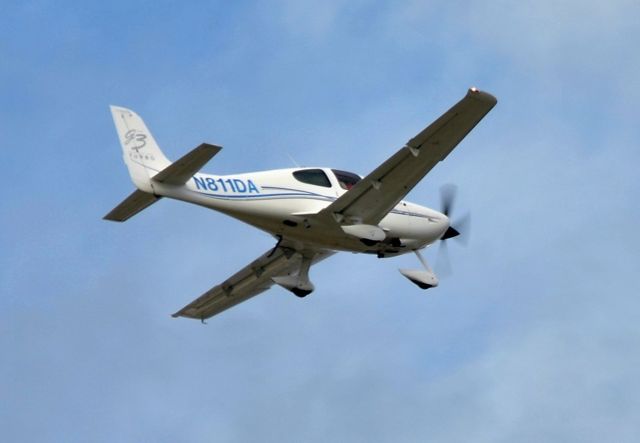 Cirrus SR-22 (N811DA)