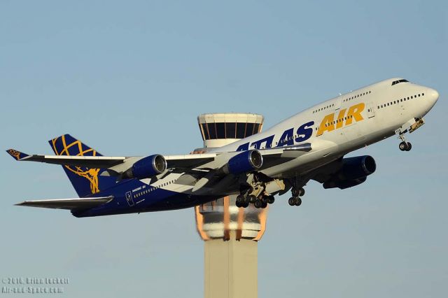 Boeing 747-400 (N465MC) - Atlas Boeing 747-446 N465MC departing from Sky Harobor with a West Virginia Mountaineers football charter bound for Pittsburgh International Airport on January 3, 2016. It first flew on June 22, 1990. Its construction number is 24784. It was delivered to Japan Airlines as JA8077 on July 10, 1990. Aersale Incorporated registered it as N287AS on April 12, 2011. Atlas Air registered it as N465MC on November 25, 2011. 