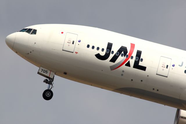 BOEING 777-300 (JA705J)