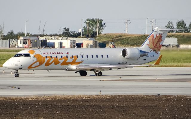 Canadair Regional Jet CRJ-200 (C-FEJA)