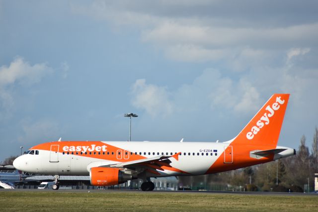 Airbus A319 (G-EZDA)