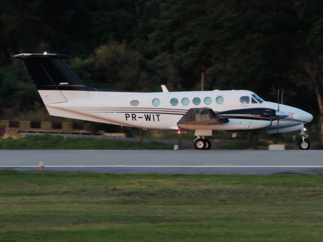 Beechcraft Super King Air 200 (PR-WIT)