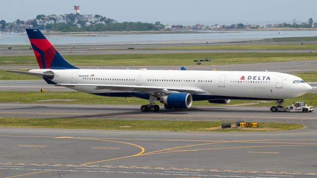 Airbus A330-300 (N804NW)