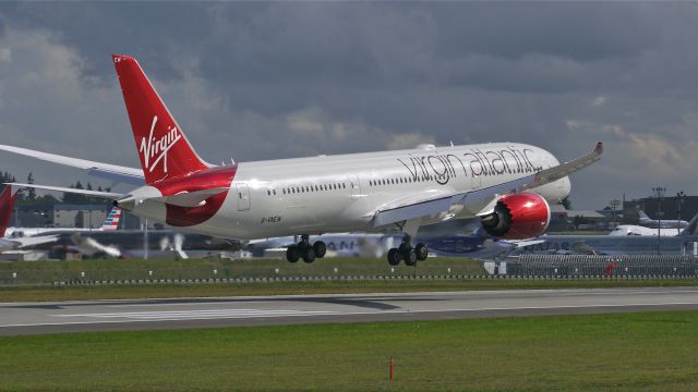 Boeing 787-9 Dreamliner (G-VNEW) - BOE27 on final to Rwy 16R to complete a flight test on 9/30/14. (LN:218 / cn 40956).