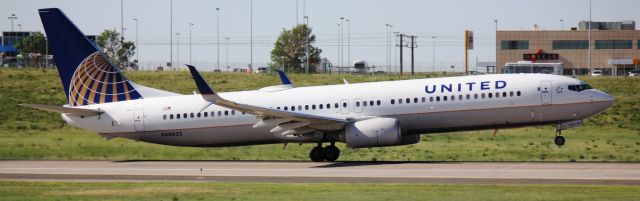 Boeing 737-900 (N68823) - Departing from runway 25.