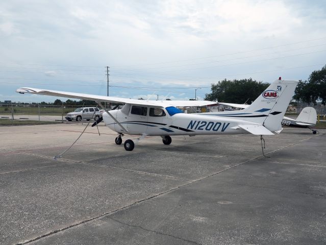 Cessna Skyhawk (N1200V)