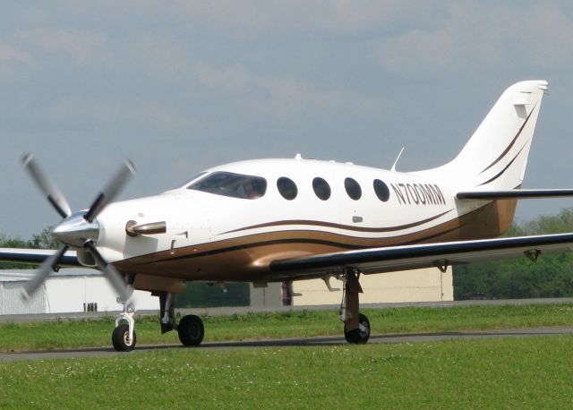 Epic Aircraft LT (N700MM) - Taxiing to runway 14 via taxiway Foxtrot at the Shreveport Downtown airport.