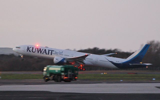 BOEING 777-300 (9KAOHEINN) - kuwait b777-369er 9k-aoh dep shannon this evening 29/1/18.