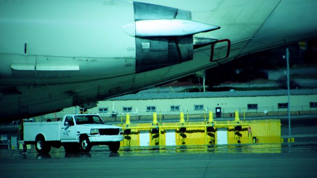 McDonnell Douglas MD-88 —