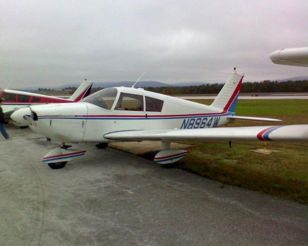 Piper Cherokee (N8964W)