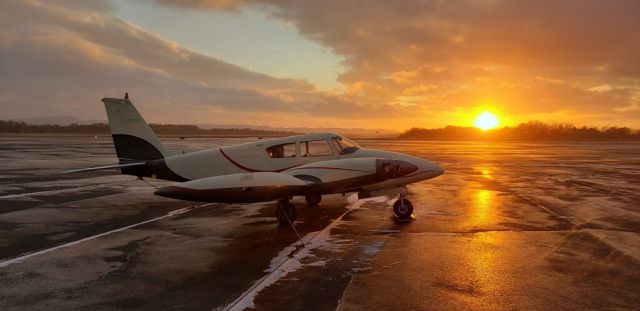 Piper PA-30 Twin Comanche (N7593Y)