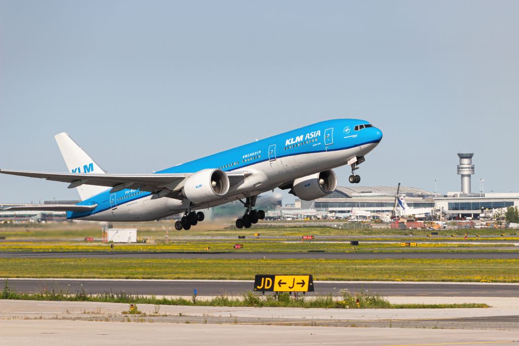 Boeing 777-200 (PH-BQI) - The Dutch roaring out of Toronto.