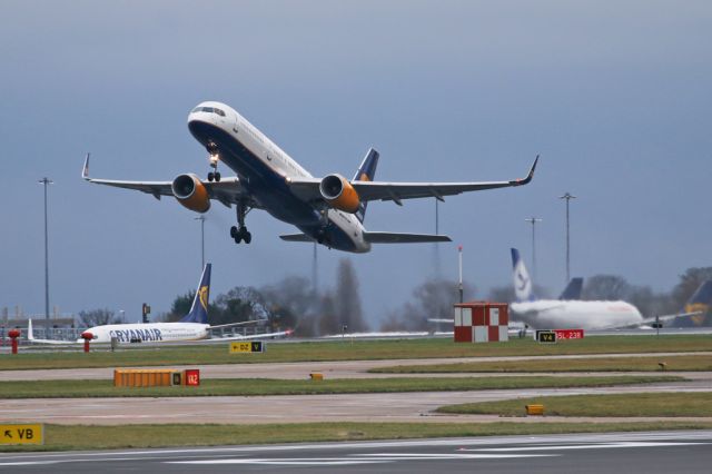Boeing 757-200 (TF-FIV) - A remarkably short take off run for ICE441 on the flight back to Keflavik.
