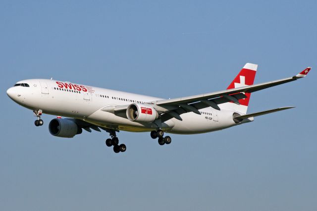 Airbus A330-200 (HB-IQP)