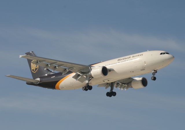 Airbus A300F4-600 (N144UP) - UPS 35L 3/13/11