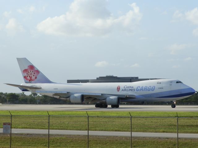 Boeing 747-400 (B-18723)