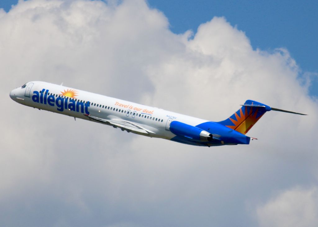 McDonnell Douglas MD-82 (N427NV) - At Shreveport Regional.