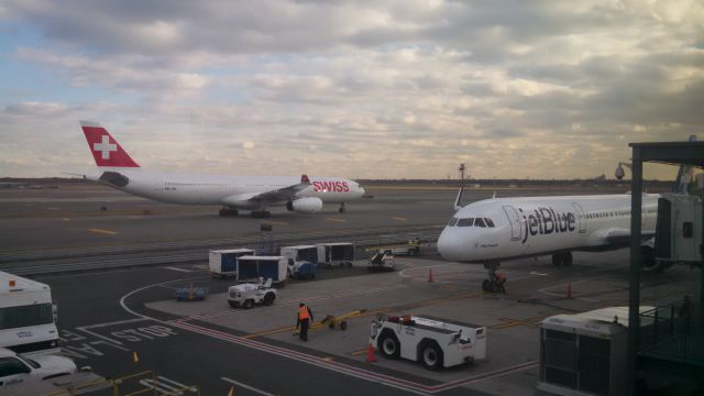 Airbus A321 (N903JB)