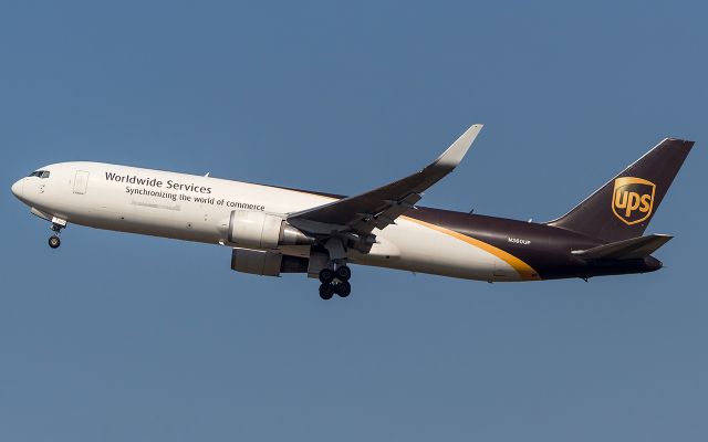 BOEING 767-300 (N360UP)