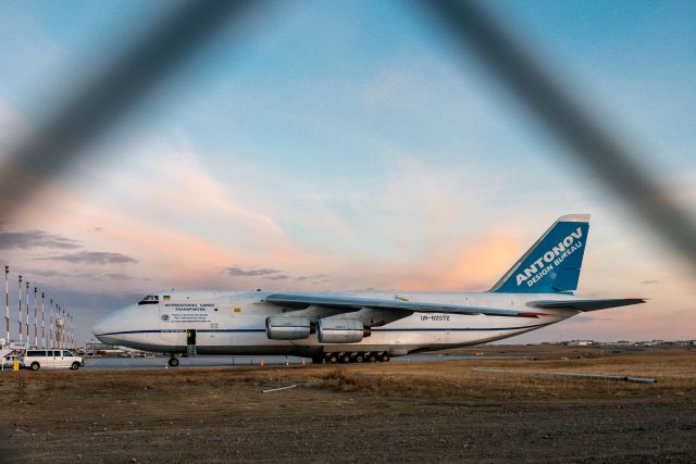 Antonov An-12 (UR-82072)