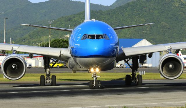 Airbus A330-200 (PH-AOA)