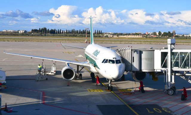 Airbus A319 (EI-IMN) - Alitalia Airbus A319-111 EI-IMN in Bari-Palese Airport