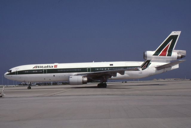 Boeing MD-11 (I-DUPE)